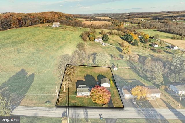 2121 STAUFFER RD, Seven Valleys, PA 17360