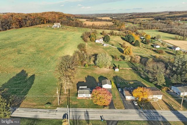 2121 STAUFFER RD, Seven Valleys, PA 17360