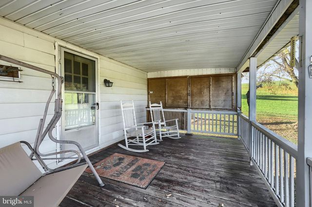 2121 STAUFFER RD, Seven Valleys, PA 17360