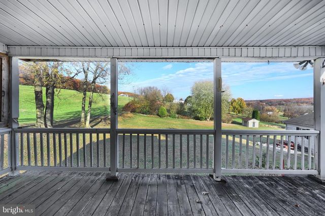 2121 STAUFFER RD, Seven Valleys, PA 17360