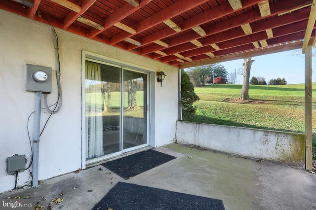 2121 STAUFFER RD, Seven Valleys, PA 17360