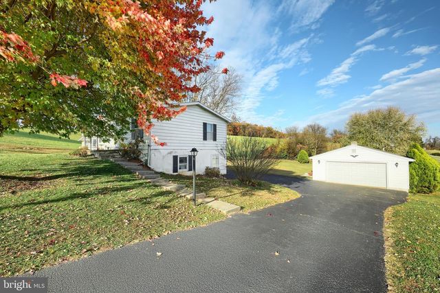 2121 STAUFFER RD, Seven Valleys, PA 17360