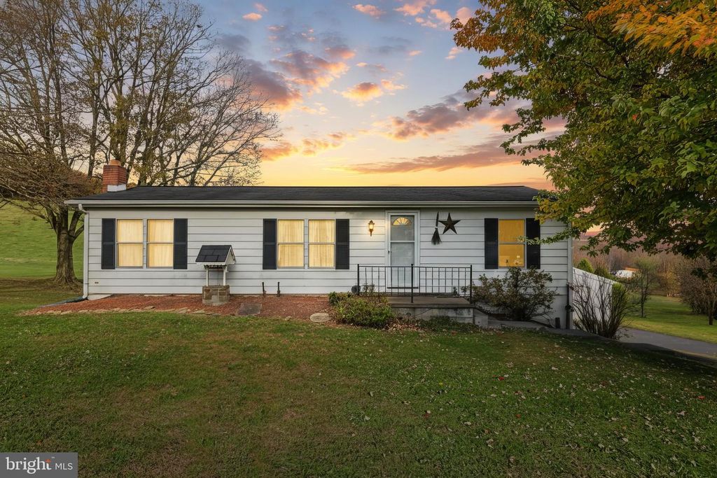 2121 STAUFFER RD, Seven Valleys, PA 17360