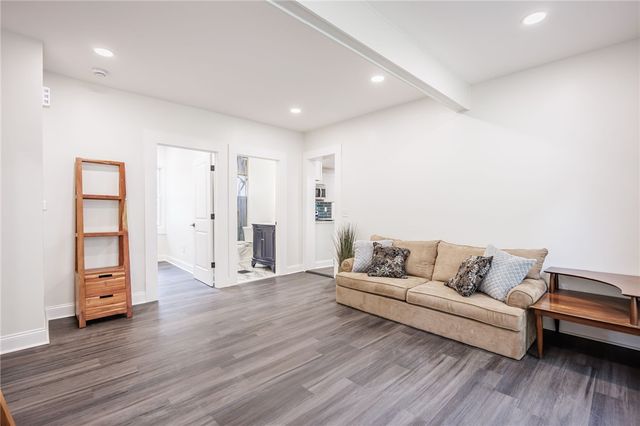 33 Mount Vernon Avenue, Rochester, NY 14620
