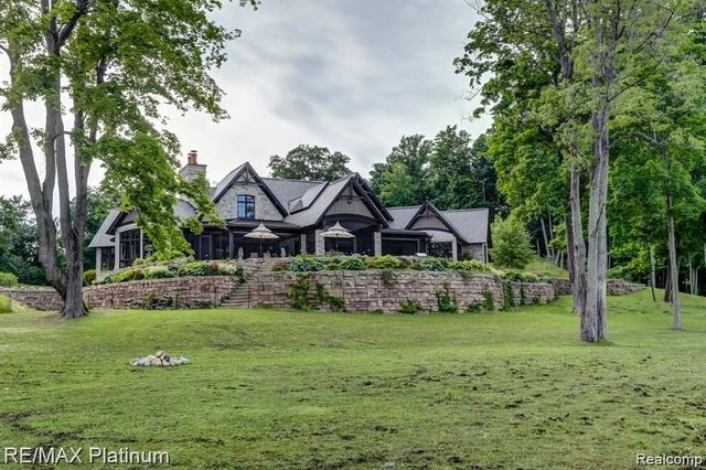 1286 Gray Fox Court, Howell, MI 48843