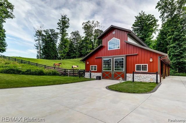 1286 Gray Fox Court, Howell, MI 48843