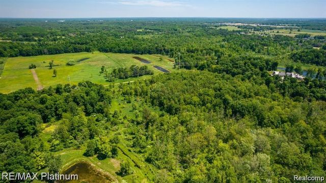 1286 Gray Fox Court, Howell, MI 48843