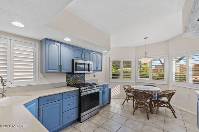 940 W Rio Magdalena, Green Valley, AZ 85614