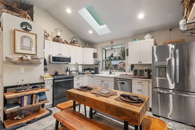 18949 Harris Avenue NE, Suquamish, WA 98392