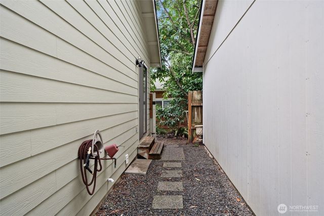 18949 Harris Avenue NE, Suquamish, WA 98392