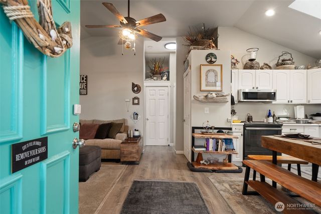 18949 Harris Avenue NE, Suquamish, WA 98392