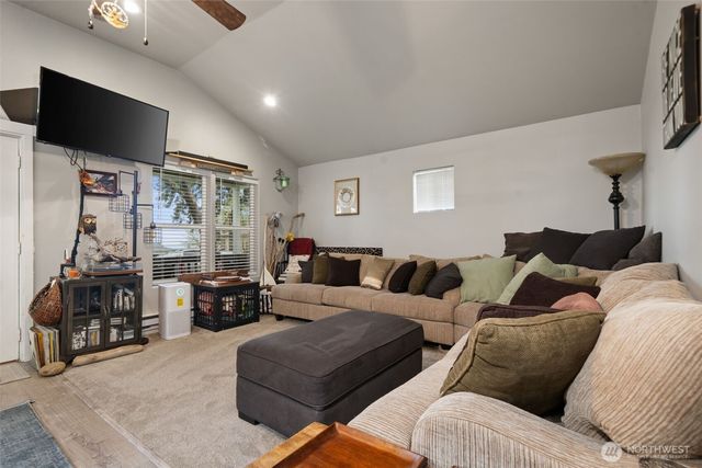 18949 Harris Avenue NE, Suquamish, WA 98392