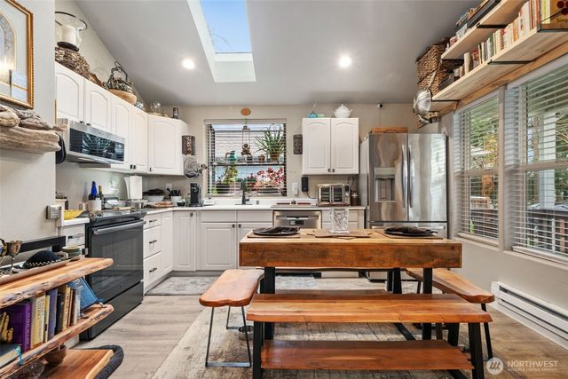 18949 Harris Avenue NE, Suquamish, WA 98392