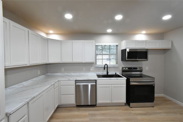 311 Stell Avenue, Mansfield, TX 76063