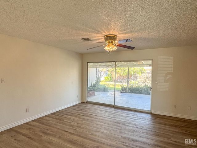 1316 Emery Avenue, Bakersfield, CA 93304