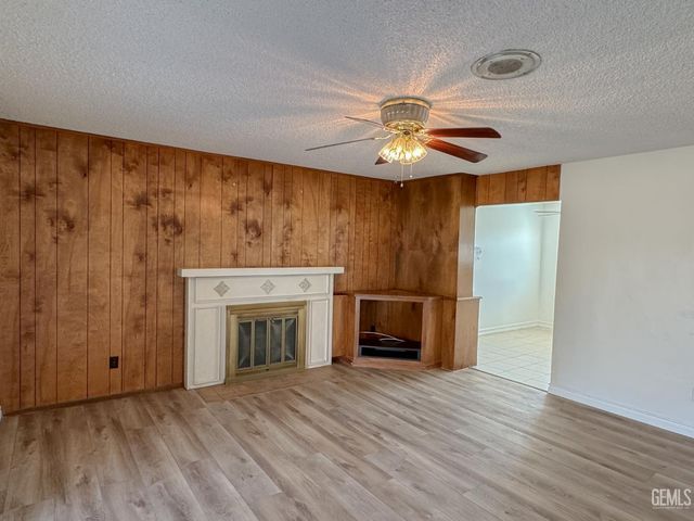 1316 Emery Avenue, Bakersfield, CA 93304