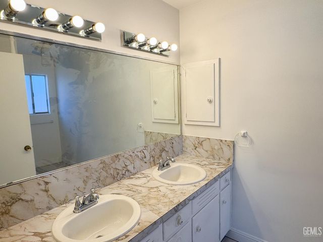 1316 Emery Avenue, Bakersfield, CA 93304