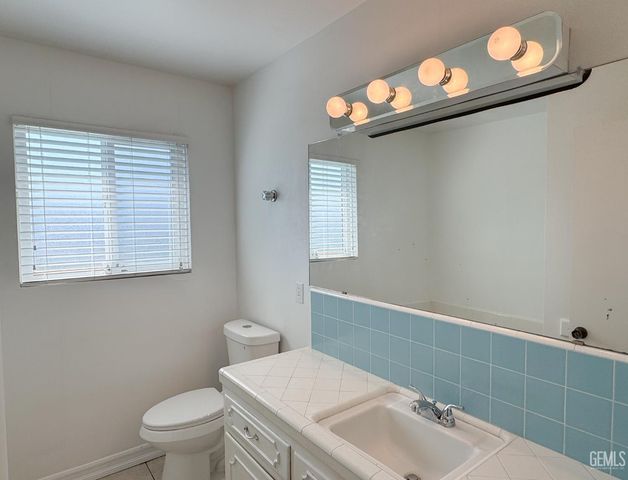 1316 Emery Avenue, Bakersfield, CA 93304