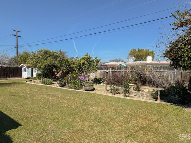 1316 Emery Avenue, Bakersfield, CA 93304