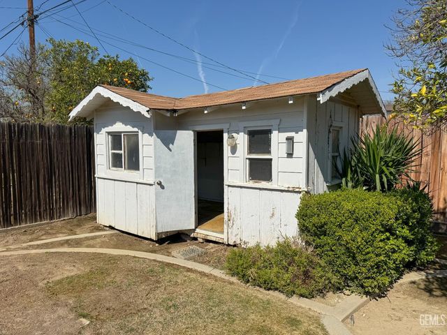 1316 Emery Avenue, Bakersfield, CA 93304