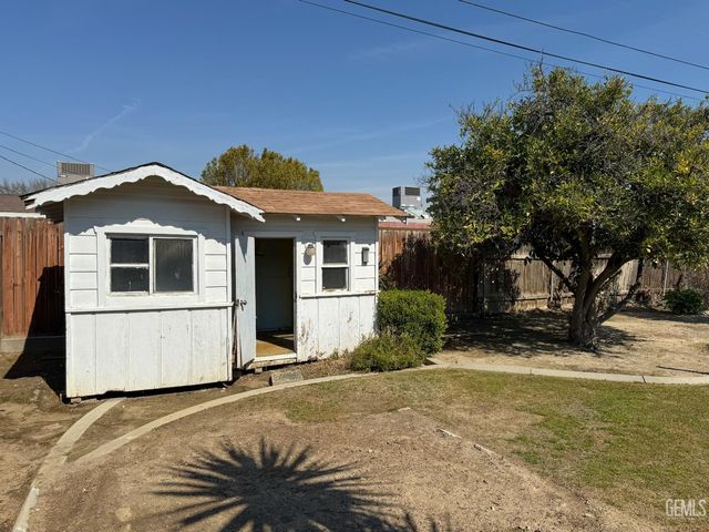 1316 Emery Avenue, Bakersfield, CA 93304