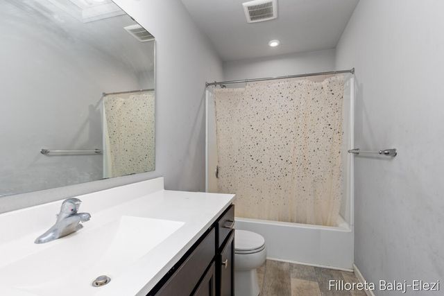 467 Oak View Drive, Middleville, MI 49333