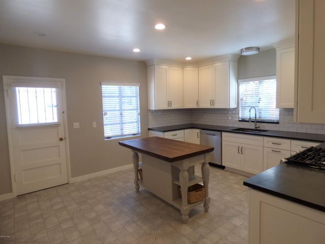 2242 E 8Th Street, Tucson, AZ 85719