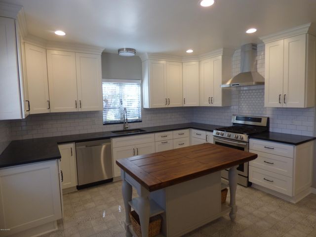 2242 E 8Th Street, Tucson, AZ 85719