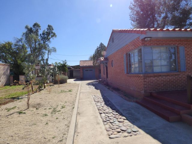 2242 E 8Th Street, Tucson, AZ 85719