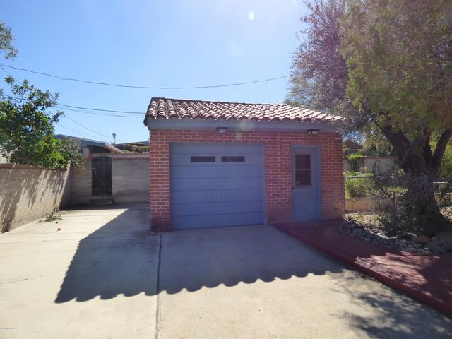 2242 E 8Th Street, Tucson, AZ 85719