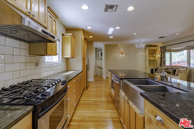 2250 Betty Lane, Beverly Hills, CA 90210