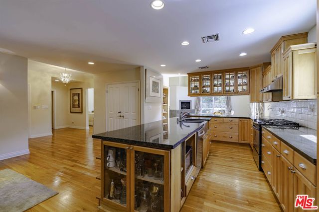 2250 Betty Lane, Beverly Hills, CA 90210