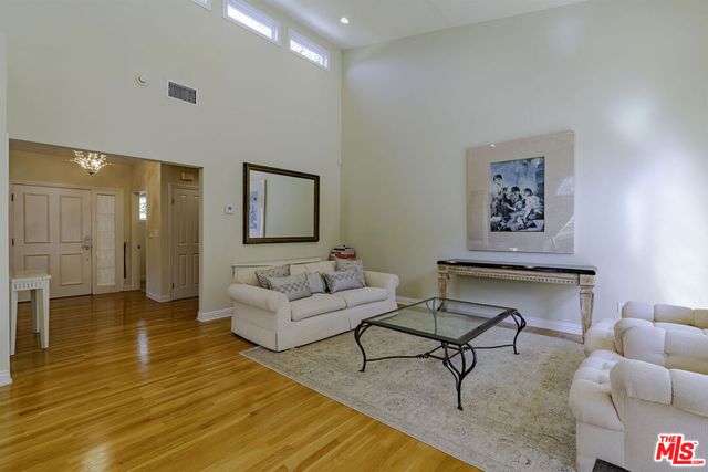 2250 Betty Lane, Beverly Hills, CA 90210