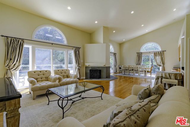 2250 Betty Lane, Beverly Hills, CA 90210