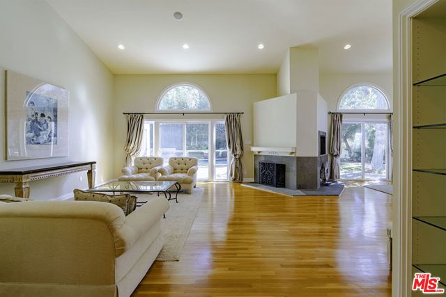 2250 Betty Lane, Beverly Hills, CA 90210