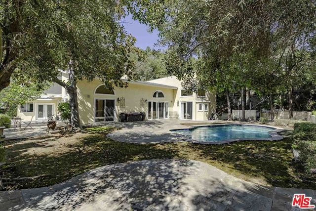 2250 Betty Lane, Beverly Hills, CA 90210
