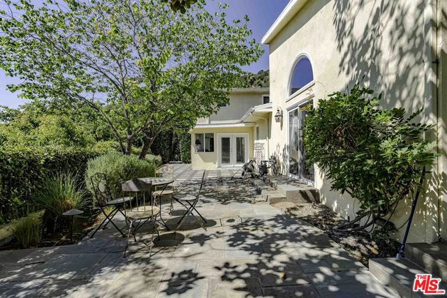 2250 Betty Lane, Beverly Hills, CA 90210