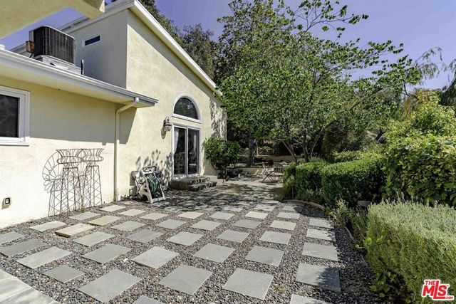 2250 Betty Lane, Beverly Hills, CA 90210