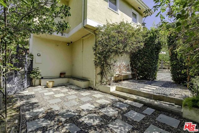 2250 Betty Lane, Beverly Hills, CA 90210