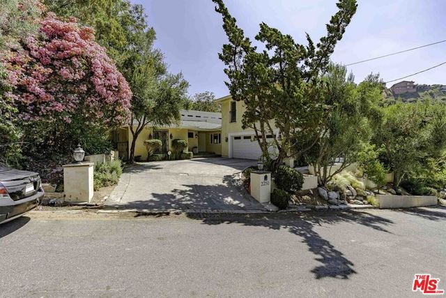 2250 Betty Lane, Beverly Hills, CA 90210