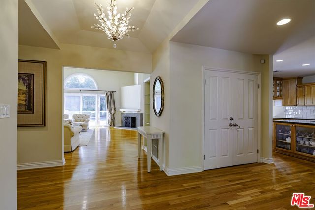 2250 Betty Lane, Beverly Hills, CA 90210