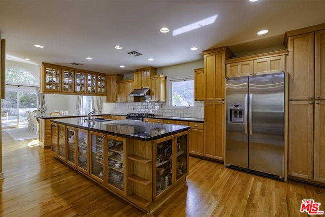 2250 Betty Lane, Beverly Hills, CA 90210