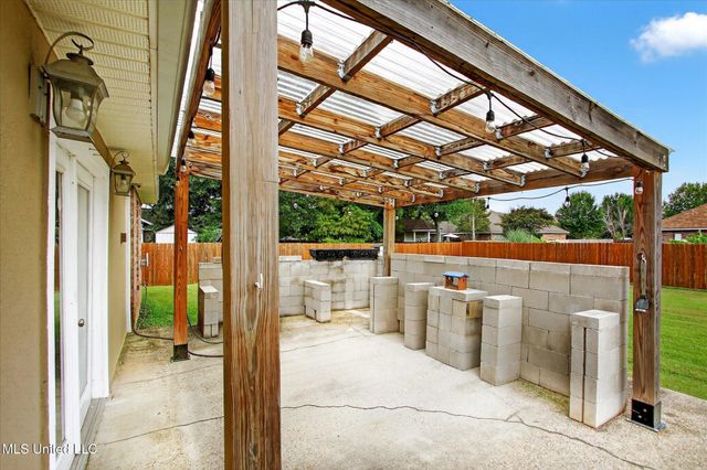 14916 Dismuke Drive, Biloxi, MS 39532