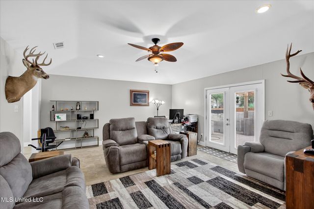 14916 Dismuke Drive, Biloxi, MS 39532