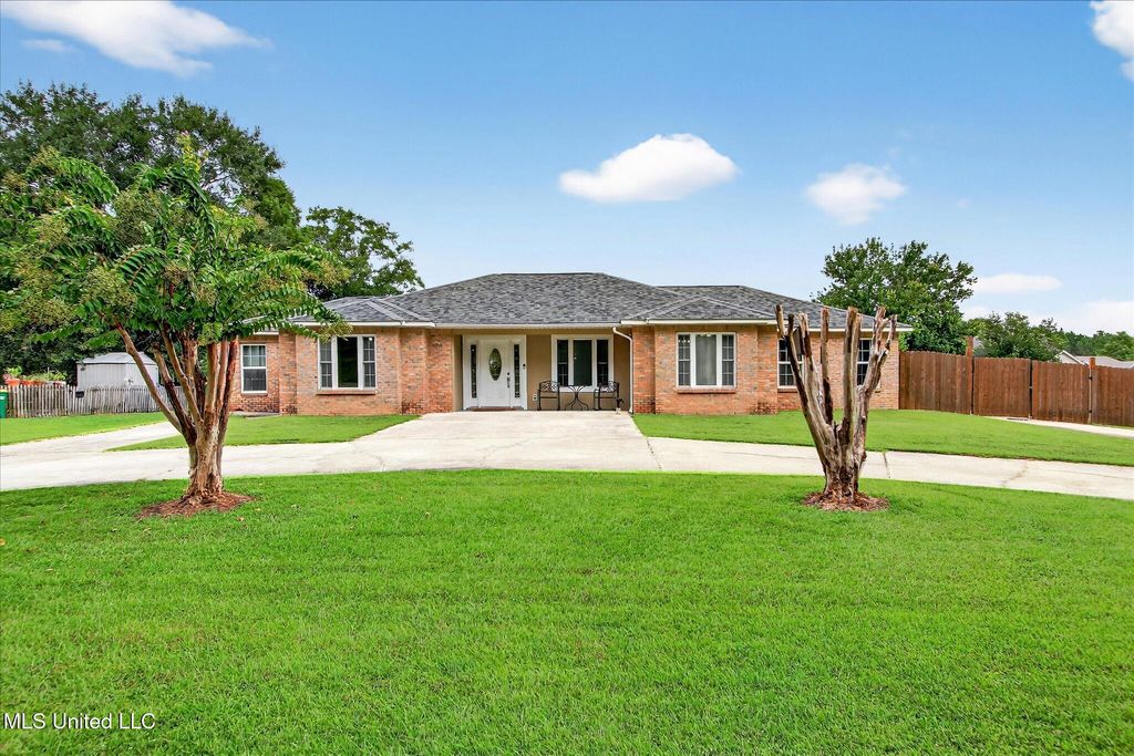 14916 Dismuke Drive, Biloxi, MS 39532