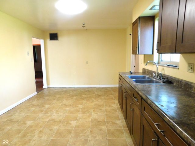 909 S Parkside Drive, Greensburg, IN 47240