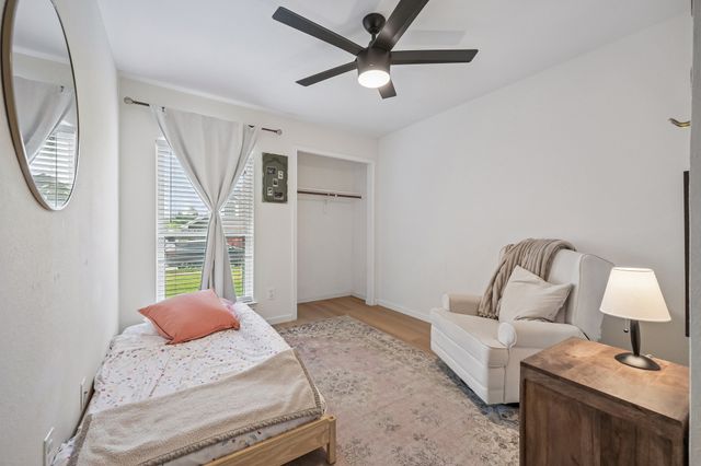 924 Ramblewood Drive, Lewisville, TX 75067