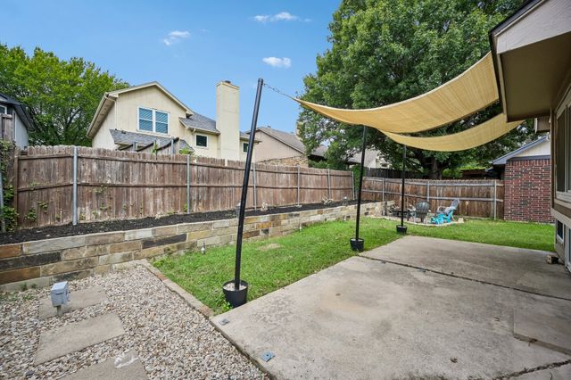 924 Ramblewood Drive, Lewisville, TX 75067
