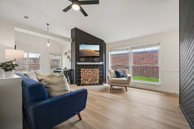 924 Ramblewood Drive, Lewisville, TX 75067