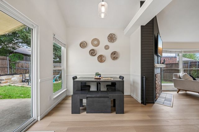 924 Ramblewood Drive, Lewisville, TX 75067